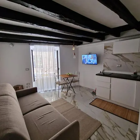 Nest At Campo De Fiori And Navona Square Apartment Rome